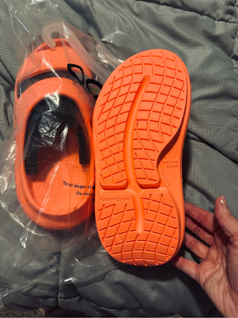 OOFOS Ooyea Slide Sandals - Picture 2 of 2